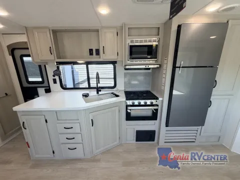 More photos of 2027 Coachmen RV CATALINA LEGACY 243RBSLE at Cenla RV Center - Alexandria, LA