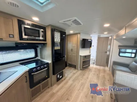 More photos of 2027 Forest River ROCKWOOD ULTRA LITE 2608BSD at Cenla RV Center - Alexandria, LA