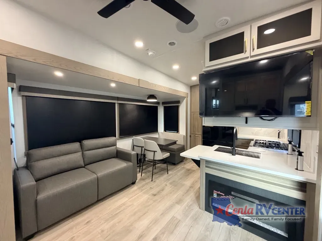 More photos of 2027 Forest River ROCKWOOD SIGNATURE 371RK at Cenla RV Center - Alexandria, LA