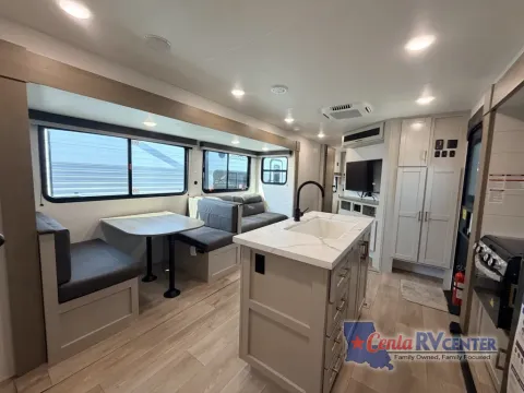 More photos of 2027 Jayco JAY FLIGHT SLX 333BTS at Cenla RV Center - Alexandria, LA