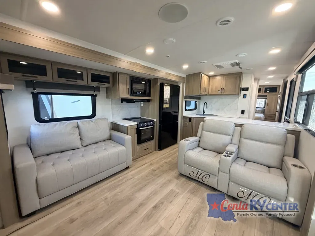 More photos of 2027 Forest River ROCKWOOD ULTRA LITE 2921RL at Cenla RV Center - Alexandria, LA