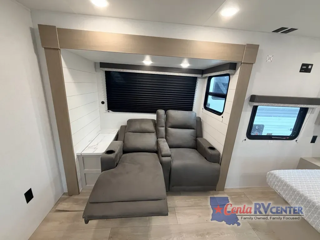 More photos of 2027 Jayco JAY FLIGHT SLX 200MKS at Cenla RV Center - Alexandria, LA