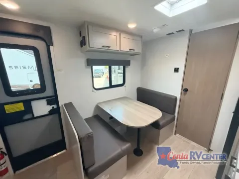 More photos of 2027 Jayco JAY FLIGHT SLX 170FQ at Cenla RV Center - Alexandria, LA