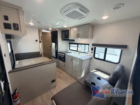 More photos of 2027 Jayco JAY FLIGHT SLX 260BH at Cenla RV Center - Alexandria, LA