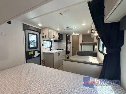 More photos of 2027 Jayco JAY FLIGHT SLX 175BH at Cenla RV Center - Alexandria, LA