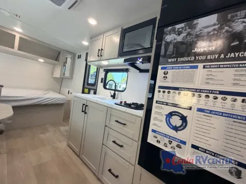 More photos of 2027 Jayco JAY FLIGHT SLX 175BH at Cenla RV Center - Alexandria, LA