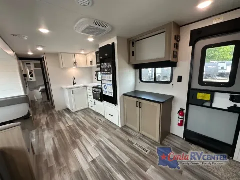 More photos of 2026 Jayco JAY FLIGHT SLX 330TBS at Cenla RV Center - Monroe, LA
