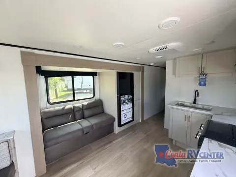 More photos of 2027 Jayco JAY FEATHER 25RLSL at Cenla RV Center - Monroe, LA