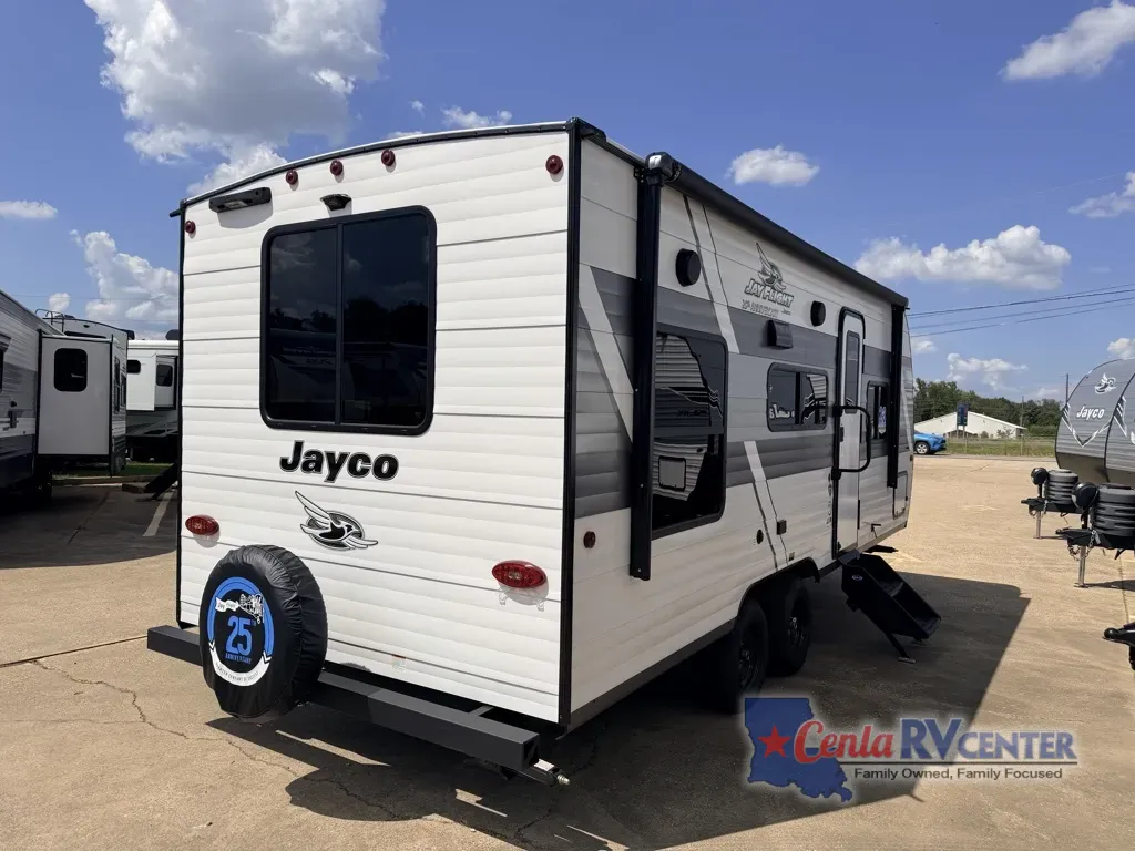 More photos of 2027 Jayco JAY FLIGHT SLX 210QB at Cenla RV Center - Monroe, LA
