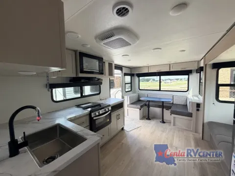 More photos of 2027 Jayco JAY FLIGHT SLX 210QB at Cenla RV Center - Monroe, LA