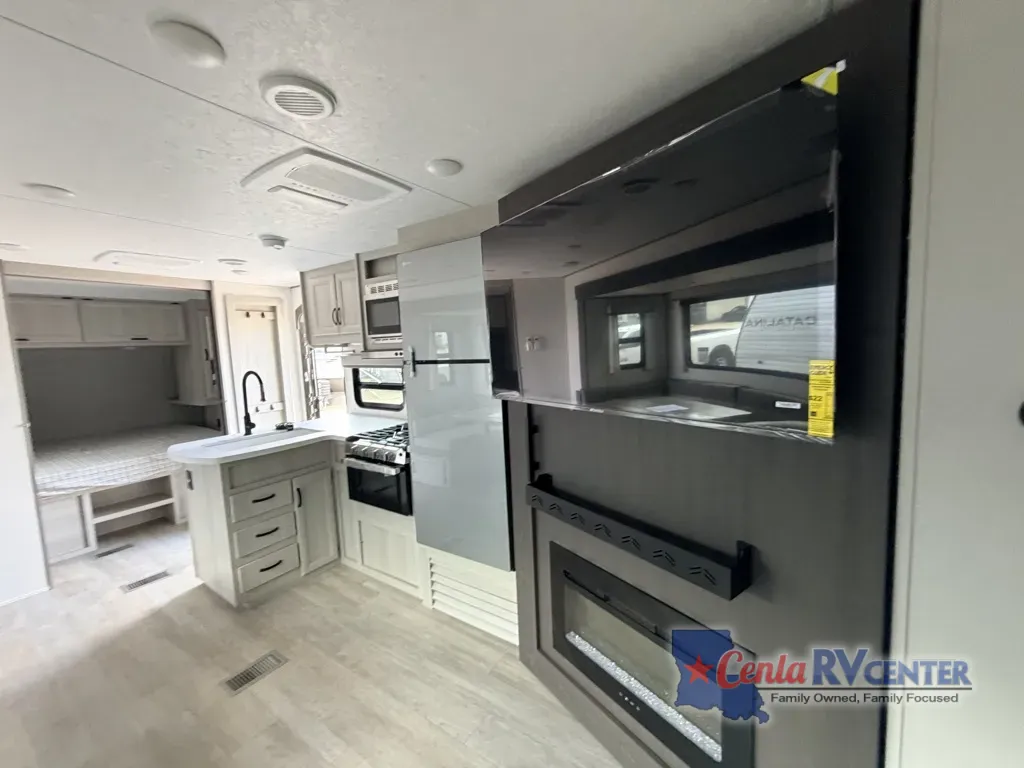 More photos of 2027 Coachmen RV CATALINA LEGACY 323BHDSCKLE at Cenla RV Center - Monroe, LA