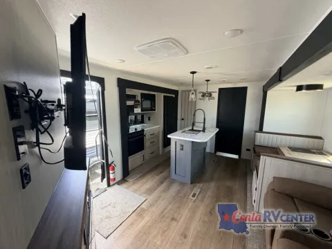 More photos of 2027 Forest River PUMA 32BHFS at Cenla RV Center - Monroe, LA