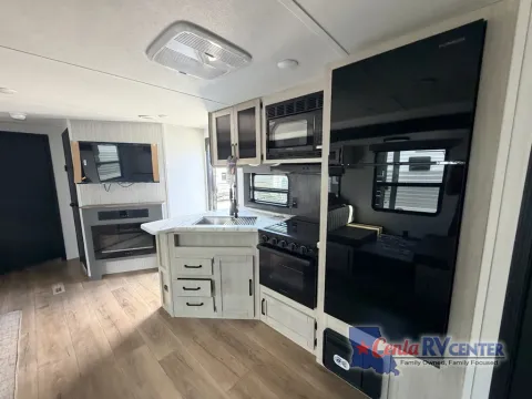 More photos of 2027 Forest River PUMA 32BHQS at Cenla RV Center - Monroe, LA