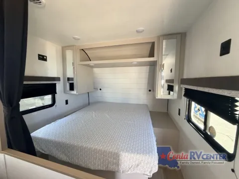 More photos of 2027 Jayco JAY FLIGHT SLX 260BH at Cenla RV Center - Monroe, LA