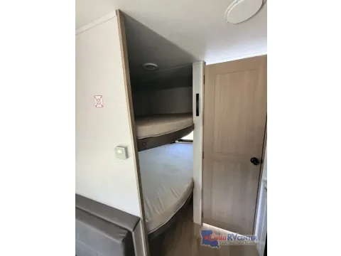 More photos of 2027 Jayco JAY FLIGHT SLX 260BH at Cenla RV Center - Monroe, LA