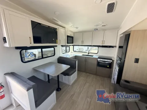 More photos of 2027 Jayco EAGLE SLE 24MLE at Cenla RV Center - Monroe, LA