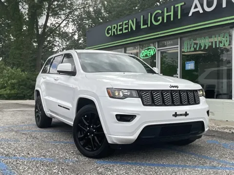 Photos of 2017 Jeep Grand Cherokee Altitude for sale in Columbus, IN at Green Light Auto - 25th St.