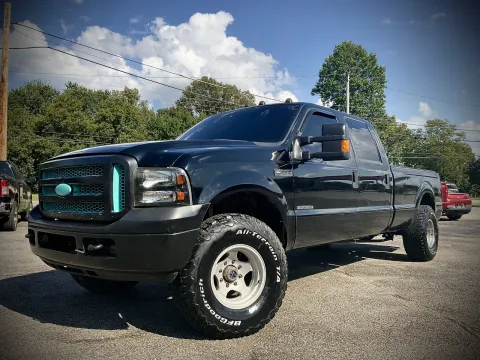 Photos of 2000 Ford F350 for sale in Columbus, IN at Green Light Auto - 25th St.