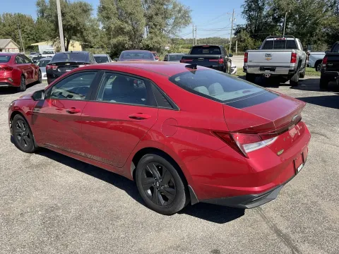 More photos of 2022 Hyundai Elantra SEL at Green Light Auto - 25th St., IN