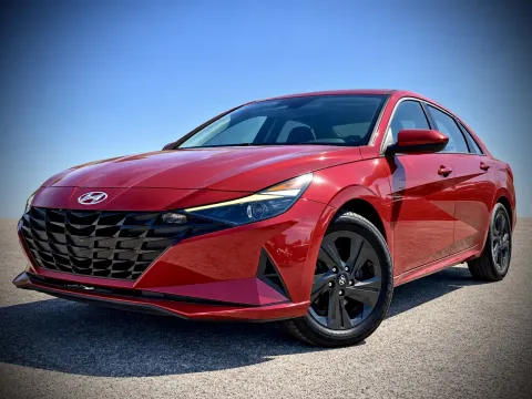 Photos of 2022 Hyundai Elantra SEL for sale in Columbus, IN at Green Light Auto - 25th St.