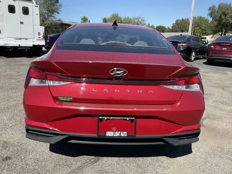 More photos of 2022 Hyundai Elantra SEL at Green Light Auto - 25th St., IN