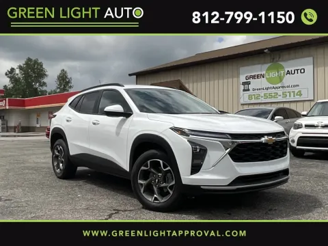 White 2024 Chevrolet Trax LT for sale in Columbus, IN