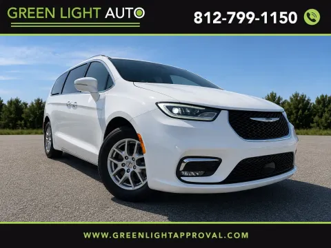 White 2022 Chrysler Pacifica Touring L for sale in Columbus, IN