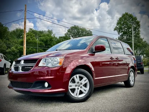 Photos of 2019 Dodge Grand Caravan SXT for sale in Columbus, IN at Green Light Auto - Jonesville Road