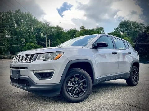 Photos of 2018 Jeep Compass Sport for sale in Columbus, IN at Green Light Auto - Jonesville Road