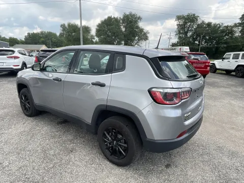 More photos of 2018 Jeep Compass Sport at Green Light Auto - Jonesville Road, IN