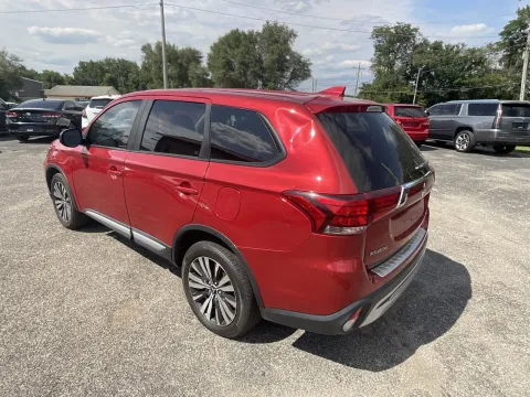 More photos of 2019 Mitsubishi Outlander ES at Green Light Auto - Jonesville Road, IN
