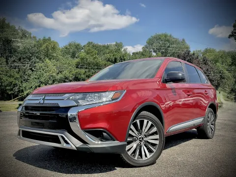 Photos of 2019 Mitsubishi Outlander ES for sale in Columbus, IN at Green Light Auto - Jonesville Road