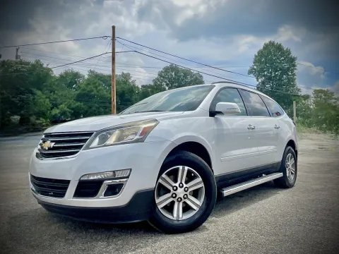 Photos of 2016 Chevrolet Traverse 2LT for sale in Columbus, IN at Green Light Auto - Jonesville Road