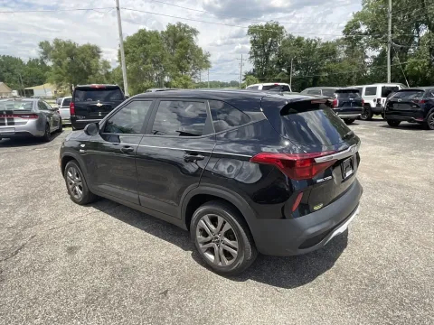 More photos of 2023 KIA Seltos LX at Green Light Auto - Jonesville Road, IN