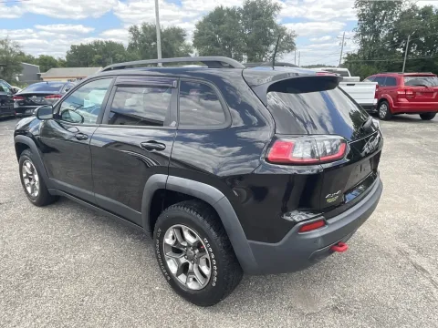 More photos of 2019 Jeep Cherokee Trailhawk at Green Light Auto - Jonesville Road, IN