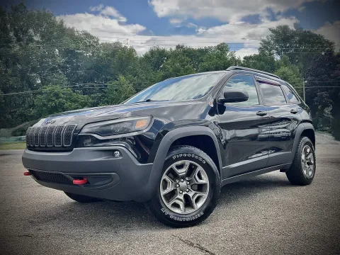 Photos of 2019 Jeep Cherokee Trailhawk for sale in Columbus, IN at Green Light Auto - Jonesville Road