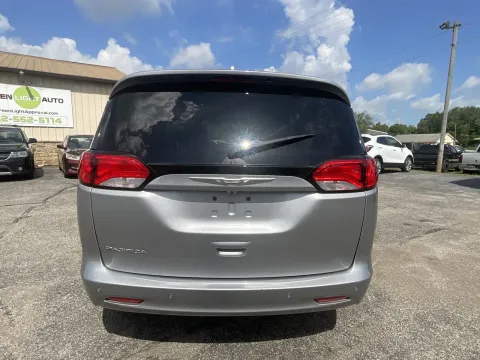 More photos of 2017 Chrysler Pacifica LX at Green Light Auto - Jonesville Road, IN