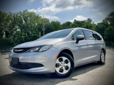 Photos of 2017 Chrysler Pacifica LX for sale in Columbus, IN at Green Light Auto - Jonesville Road