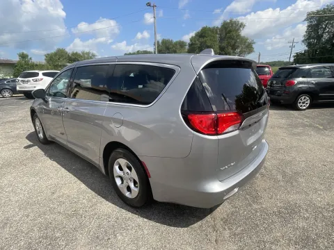 More photos of 2017 Chrysler Pacifica LX at Green Light Auto - Jonesville Road, IN