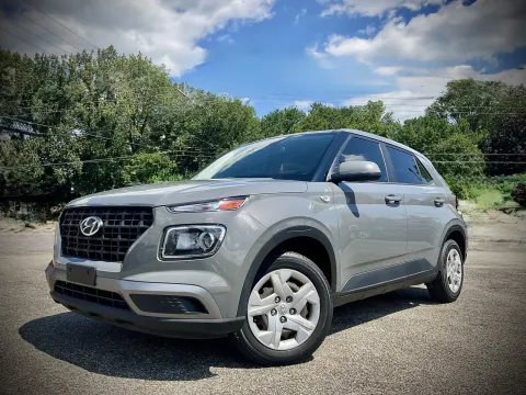 Photos of 2020 Hyundai Venue SE for sale in Columbus, IN at Green Light Auto - Jonesville Road