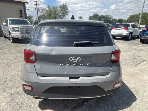 More photos of 2020 Hyundai Venue SE at Green Light Auto - Jonesville Road, IN