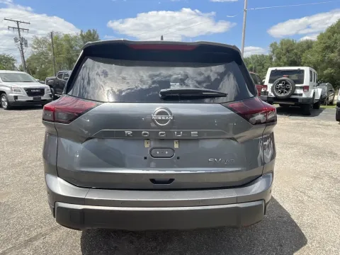 More photos of 2024 Nissan Rogue SV at Green Light Auto - Jonesville Road, IN