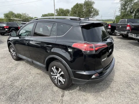 More photos of 2017 Toyota Rav4 LE at Green Light Auto - Jonesville Road, IN