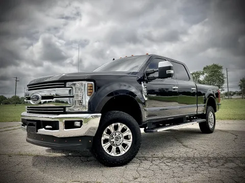 Photos of 2019 Ford F-250 Super Duty Lariat for sale in Columbus, IN at Green Light Auto - Jonesville Road