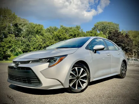 Photos of 2023 Toyota Corolla LE for sale in Columbus, IN at Green Light Auto - Jonesville Road