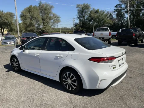 More photos of 2022 Toyota Corolla LE at Green Light Auto - Jonesville Road, IN
