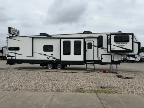 Photos of 2022 Shasta Phoenix 334FL for sale in Sulphur Springs, TX at Liberty Trail RV - Sulphur Springs