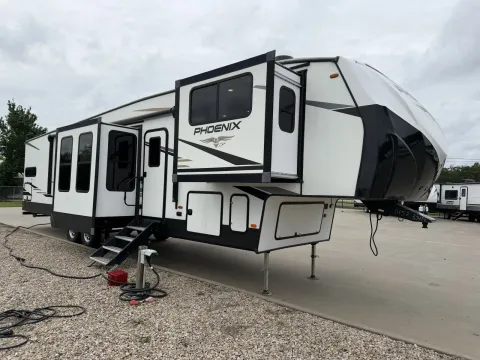 More photos of 2022 Shasta Phoenix 334FL at Liberty Trail RV - Sulphur Springs, TX