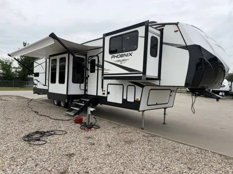 More photos of 2022 Shasta Phoenix 334FL at Liberty Trail RV - Sulphur Springs, TX