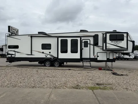 Photos of 2022 Shasta Phoenix 334FL for sale in Sulphur Springs, TX at Liberty Trail RV - Sulphur Springs